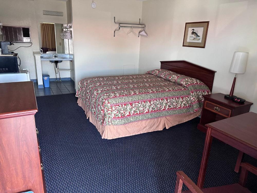 Deluxe Family Room interior